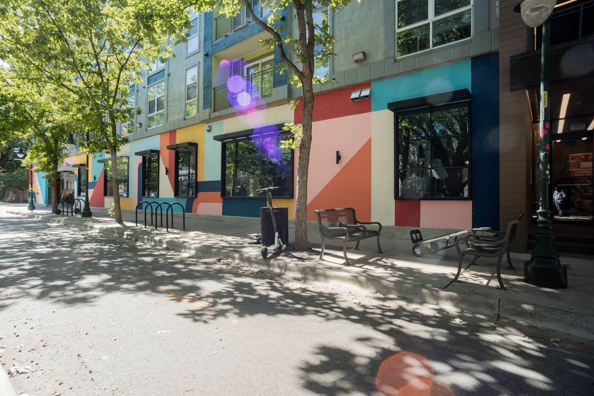 sparq-on-rio-apartments-near-ut-austin-building-exterior-mural