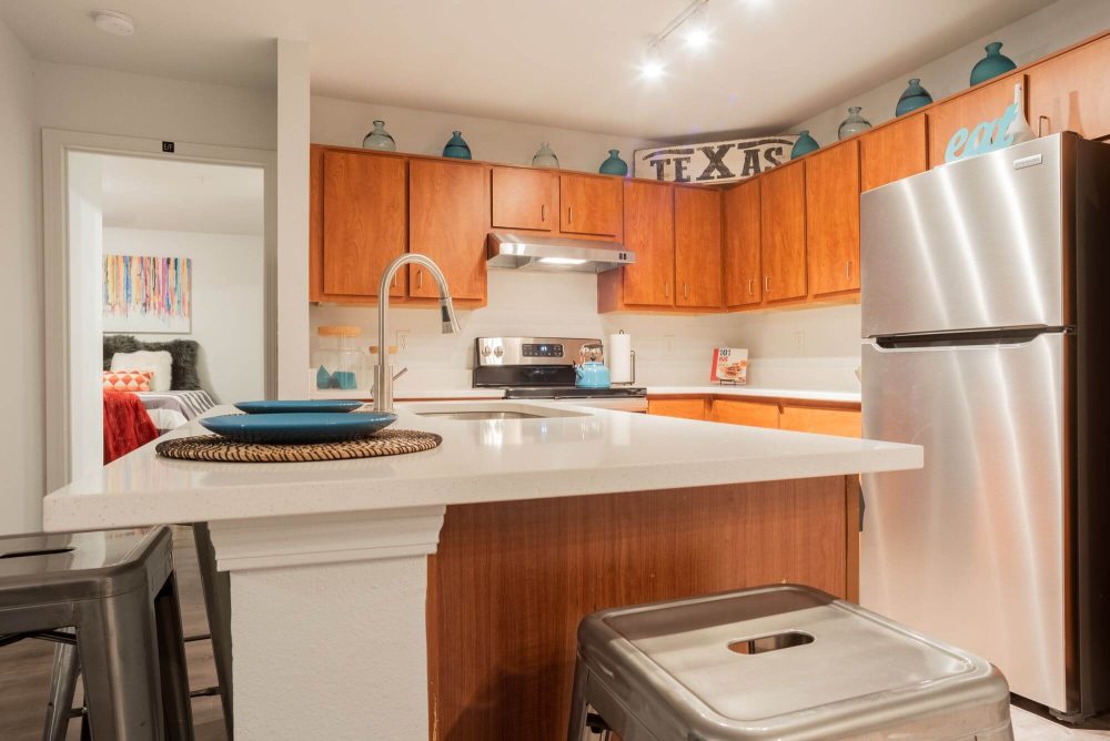 sparq-on-rio-apartments-near-ut-austin-kitchen